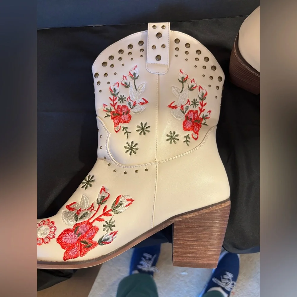 Wet Kiss White Pink Embroidered Cowboy Boots Women’s Size 11 M Floral Cowboy - Picture 4 of 12
